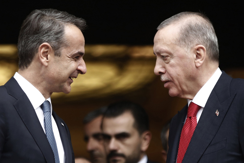 ΟΙ “ ΣΠΑΡΤΙΑΤΕΣ” ΑΝΤΙΣΤΕΚΟΝΤΑΙ ΣΤΗΝ ΜΕΤΑΤΡΟΠΗ ΤΗΣ ΠΑΤΡΙΔΑΣ ΜΑΣ ΣΕ ΟΘΩΜΑΝΙΚΗ ΕΠΑΡΧΙΑ