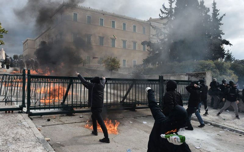 Η τρομοκρατία των κουκουλοφόρων δεν θα περάσει!