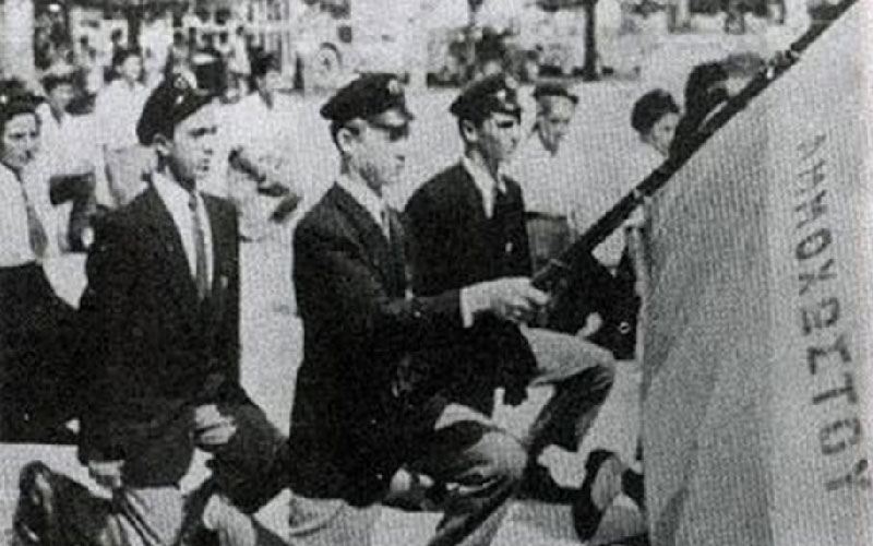 Πετράκης Γιάλλουρος: Ο σημαιοφόρος μαθητής της ΕΟΚΑ