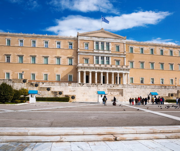 Χορεύοντας πάνω από τα ερείπια μιας εθνικής τραγωδίας