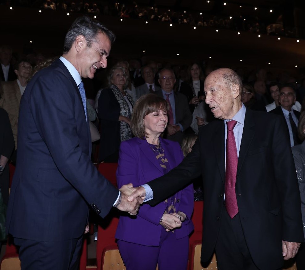 Η κυβέρνηση Μητσοτάκη υποκλίνεται στον Σημίτη των Ιμίων, των μεγάλων σκανδάλων και της Διαπλοκής – Συνιστά εξαπάτηση εκλογικού σώματος η… ΠΑΣΟΚοποίηση της Νέας Δημοκρατίας