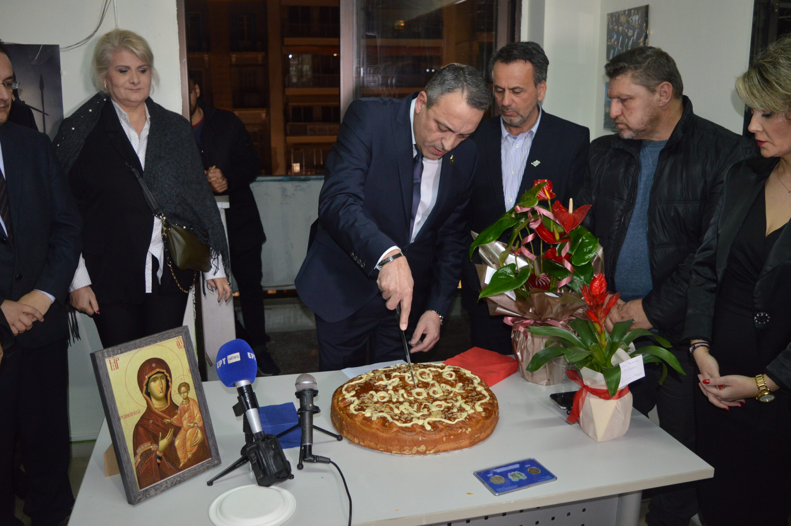 Κοπή Βασιλόπιτας κατά την Τελετή Εγκαινίων των Γραφείων του Πολιτικού Φορέα «ΣΠΑΡΤΙΑΤΕΣ» στη Θεσσαλονίκη