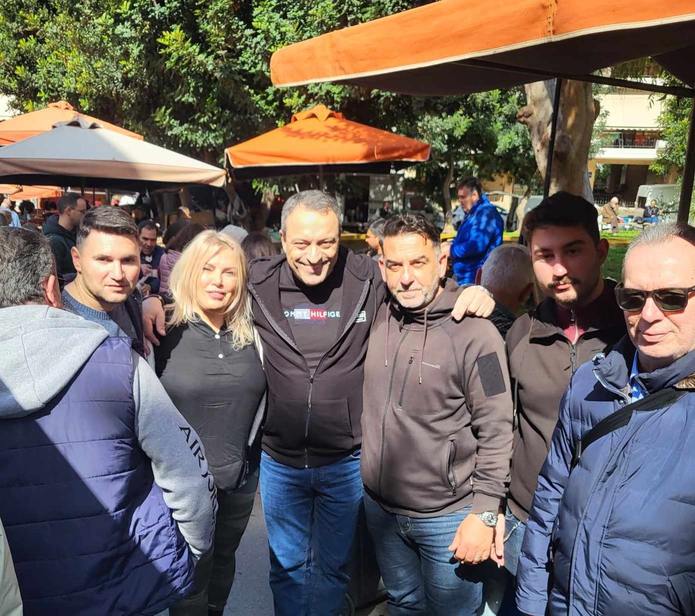 Κλιμάκιο του Πολιτικού Φορέα «ΣΠΑΡΤΙΑΤΕΣ», με επικεφαλής τον Πρόεδρο, Βασίλη Στίγκα, στη λαϊκή αγορά της Ηλιούπολης