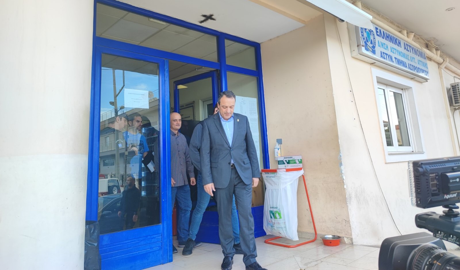 Ο Πρόεδρος των «ΣΠΑΡΤΙΑΤΩΝ», Βασίλης Στίγκας, στο Αστυνομικό Τμήμα Ασπροπύργου