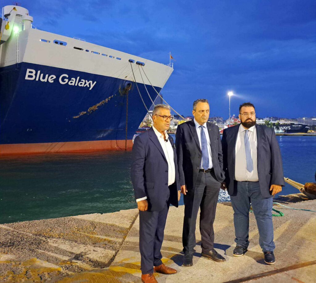 Οι «ΣΠΑΡΤΙΑΤΕΣ» απέτισαν φόρο τιμής στον αδικοχαμένο Αντώνη Καρυώτη στο λιμάνι του Πειραιά