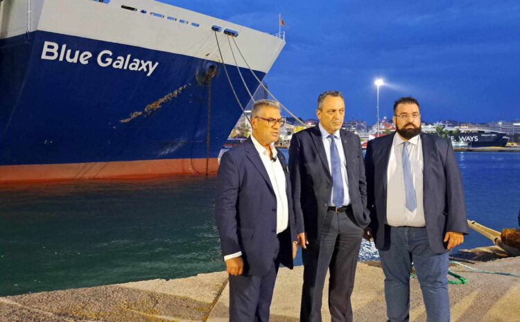  Οι «ΣΠΑΡΤΙΑΤΕΣ» απέτισαν φόρο τιμής στον αδικοχαμένο Αντώνη Καρυώτη στο λιμάνι του Πειραιά